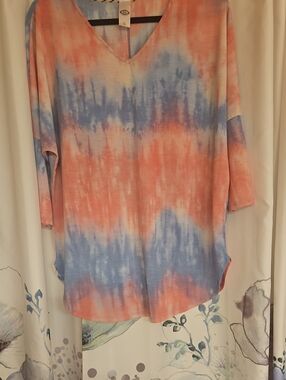 Relaxed V-Neck Tie-Dye Blouse in Coral and Light Blue